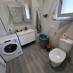 Xhovi *