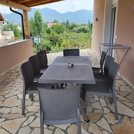 アパート Xhovi Ishull-Lezhë