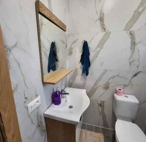 Xhovi Apartament *
