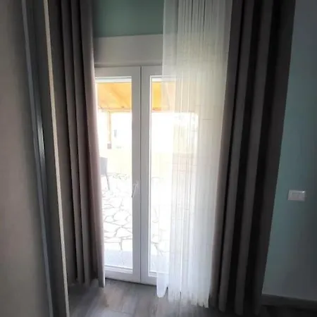 Xhovi * Ishull-Lezhe